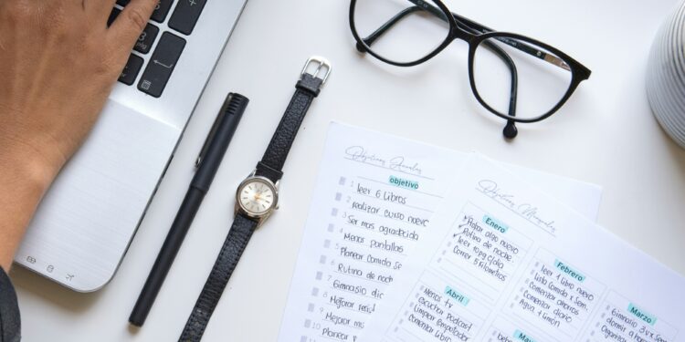 Jak spakować się na dłuższą podróż? Praktyczna lista rzeczy do zabrania.