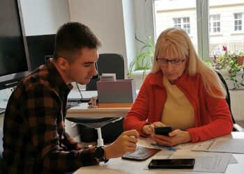 Fundacja Przyszłość Pokoleń prowadzi Punkt Konsultacji Cyfrowych dla Seniorów