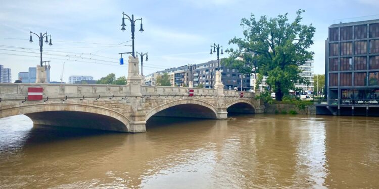 Jak zachowywać się w czasie powodzi?