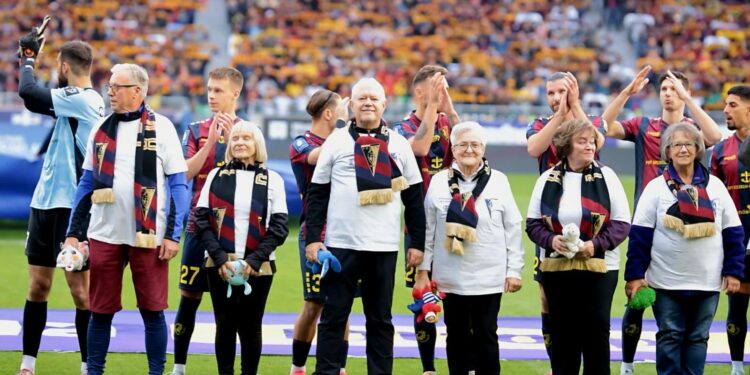 Seniorzy jako eskorta piłkarska na meczu Pogoń Szczecin – Piast Gliwice!