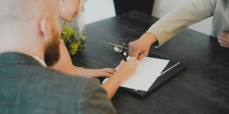 Czy warto sporządzić testament? Odpowiada radca prawny Bartosz Stasik