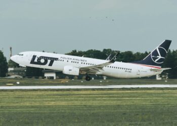 Jak uniknąć problemów związanych z długim lotem?