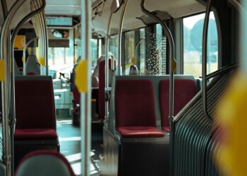 Senior wyrusza w drogę, czyli o darmowej komunikacji dla seniorów