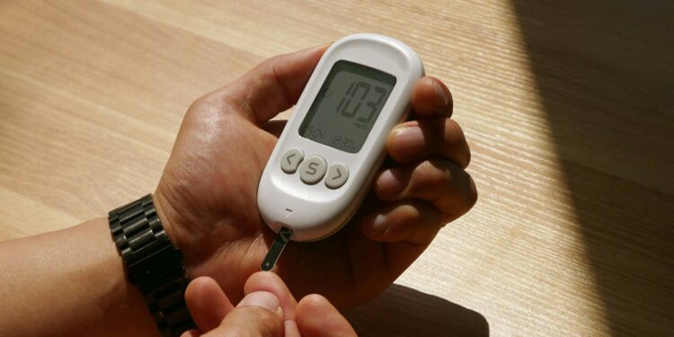 Jak aktywność fizyczna wpływa na kontrolę poziomu cukru we krwi?