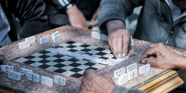 Jak seniorzy mogą ćwiczyć pamięć?