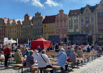 We Wrocławiu rozpoczął się Dzień Seniora. Miasto świętuje kolorowo
