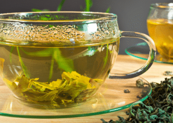 Sekret odporności ukryty w ziołach – co warto pić jesienią i zimą