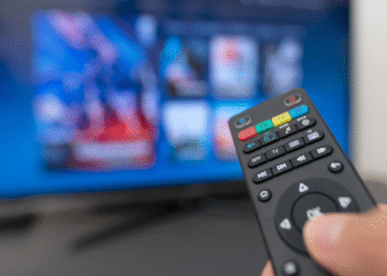 Abonament RTV w 2025 roku – kto nie musi płacić i jak uzyskać zwolnienie?