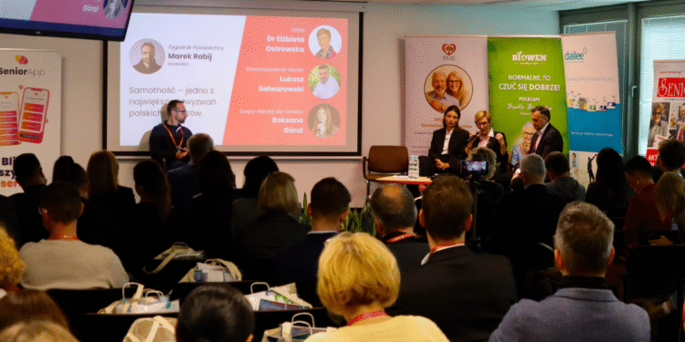 Cyfrowi, ale samotni – nowy raport Fundacji SeniorApp o kondycji polskich seniorów nie pozostawia złudzeń