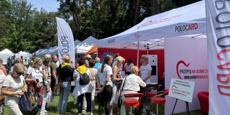 Silne serce potrzebuje silnych więzi. Ich brak zwiększa ryzyko incydentów kardiologicznych o 16%