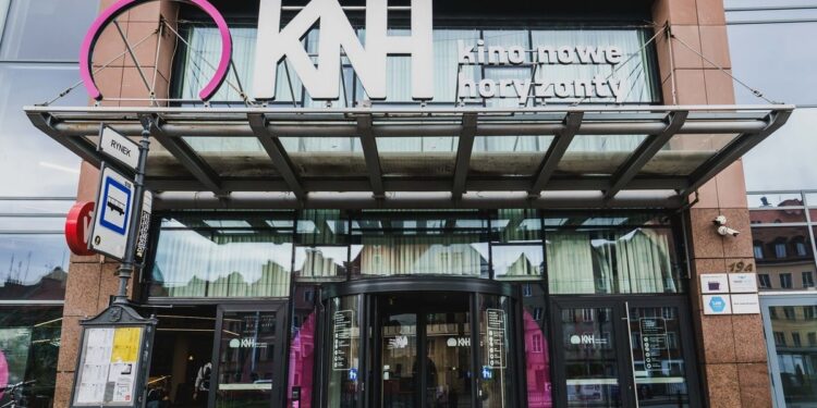 „Nowe Horyzonty dla Seniorki i Seniora” — filmowe spotkania bez barier wieku