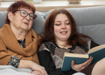 Międzypokoleniowe relacje – jak budować mosty między wnukami a dziadkami