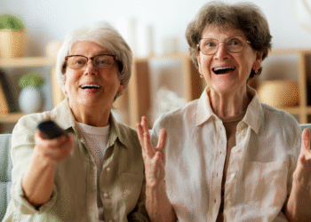 Co dziś oglądają seniorzy? – serialowe hity 60+