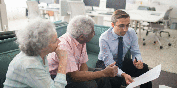 Uważny senior – mądry konsument. Jak chronić siebie i bliskich przed fałszywymi sprzedawcami