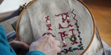 800 lat tradycji zamknięte w jednej nici – o hafcie kaszubskim, który stał się życiową pasją.